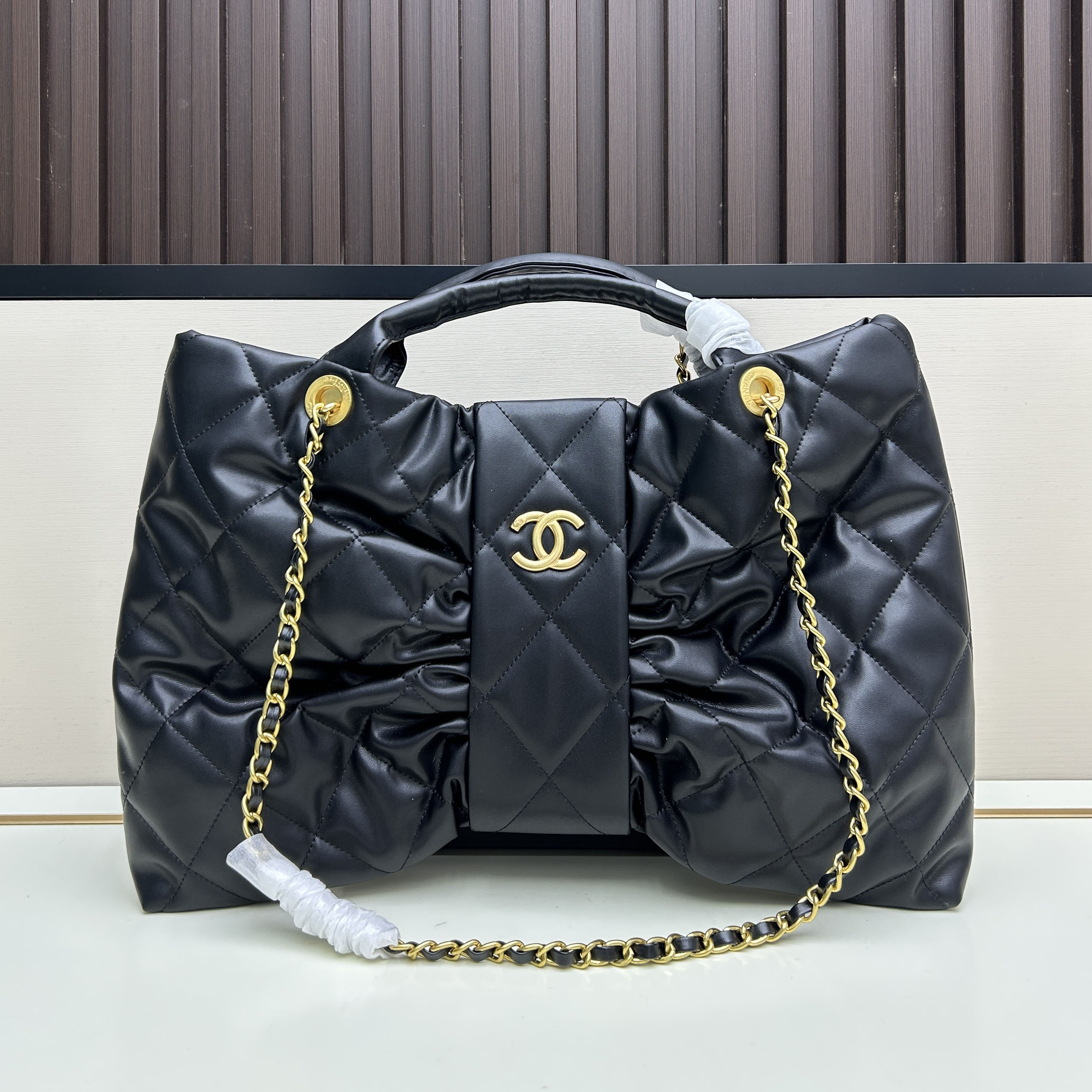 CH 25K Bow Shopping Bag FNG112517