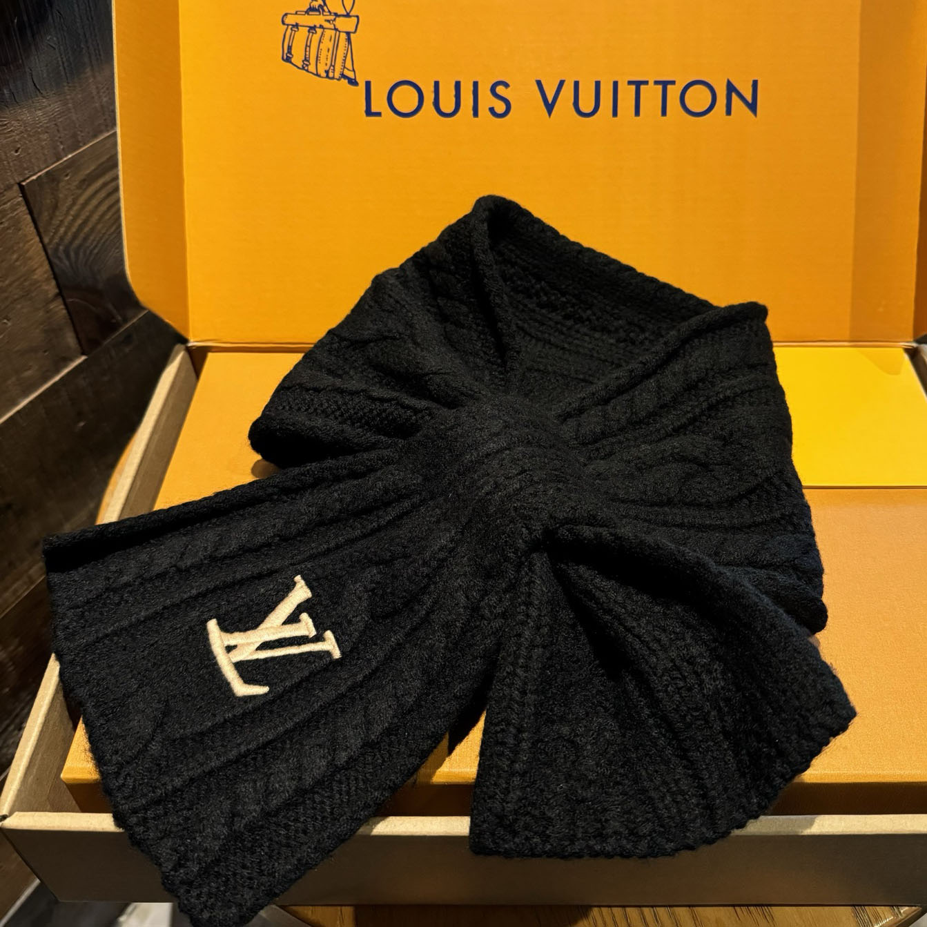 LV Solid Color Minimalist Scarf FNY082301