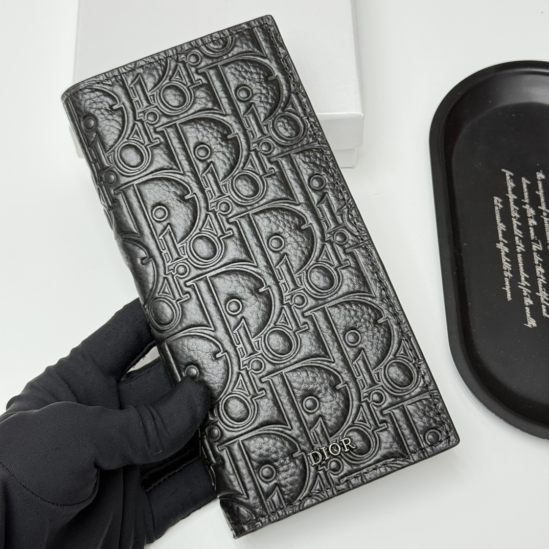 CD Classic Logo Embossed Wallet FNG112501