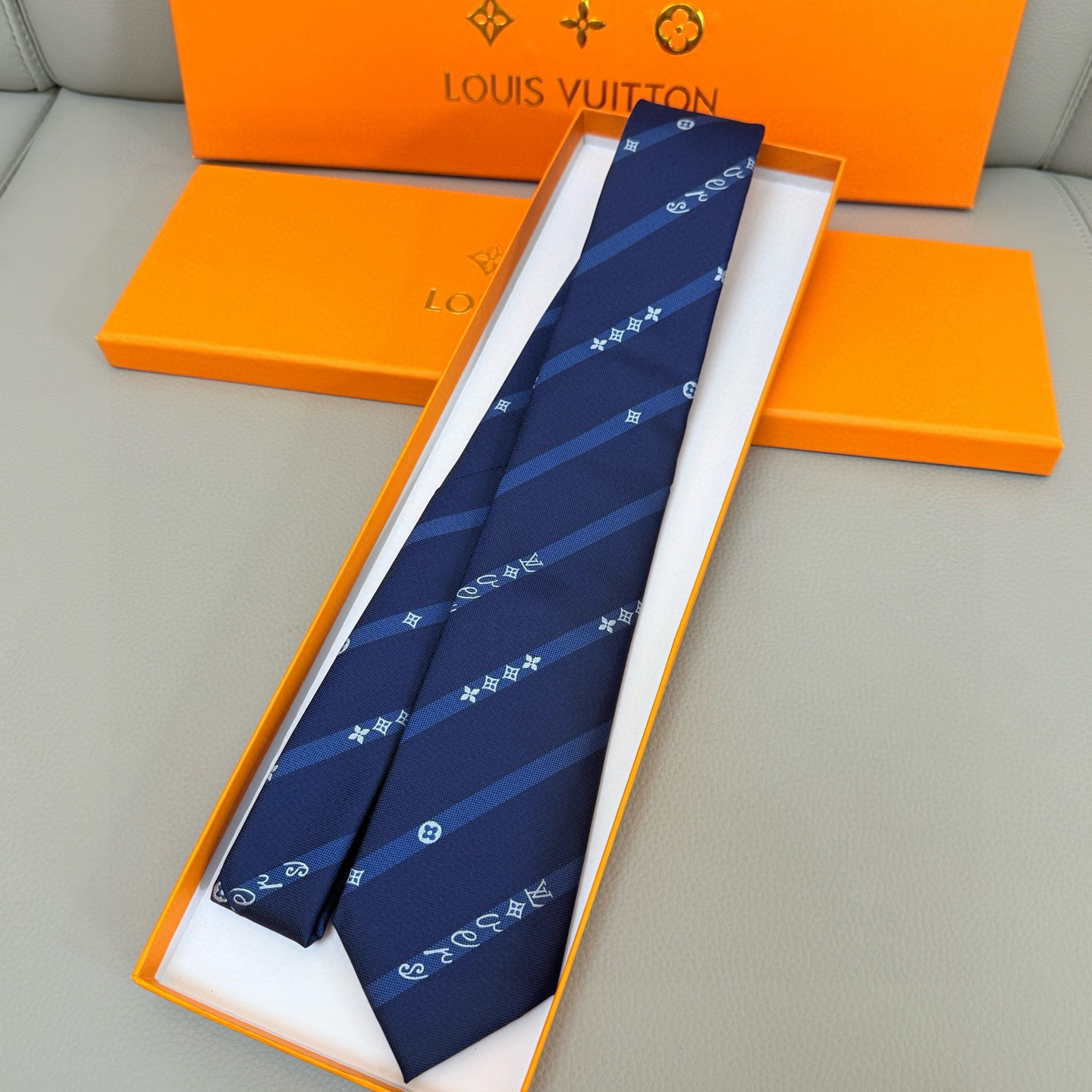 LV Men's Classic Vers Logo Tie FNY075010