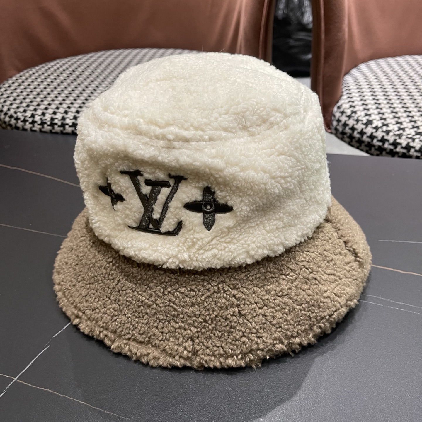 LV Shearling Bucket Hat YVTF112704
