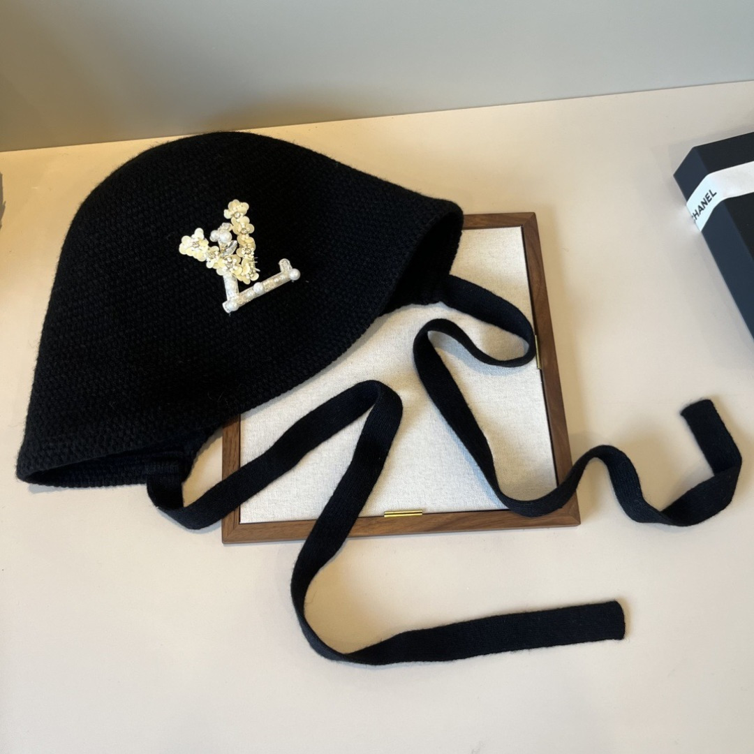 LV Knit Tie-Waist Beret Hat YVTF112709