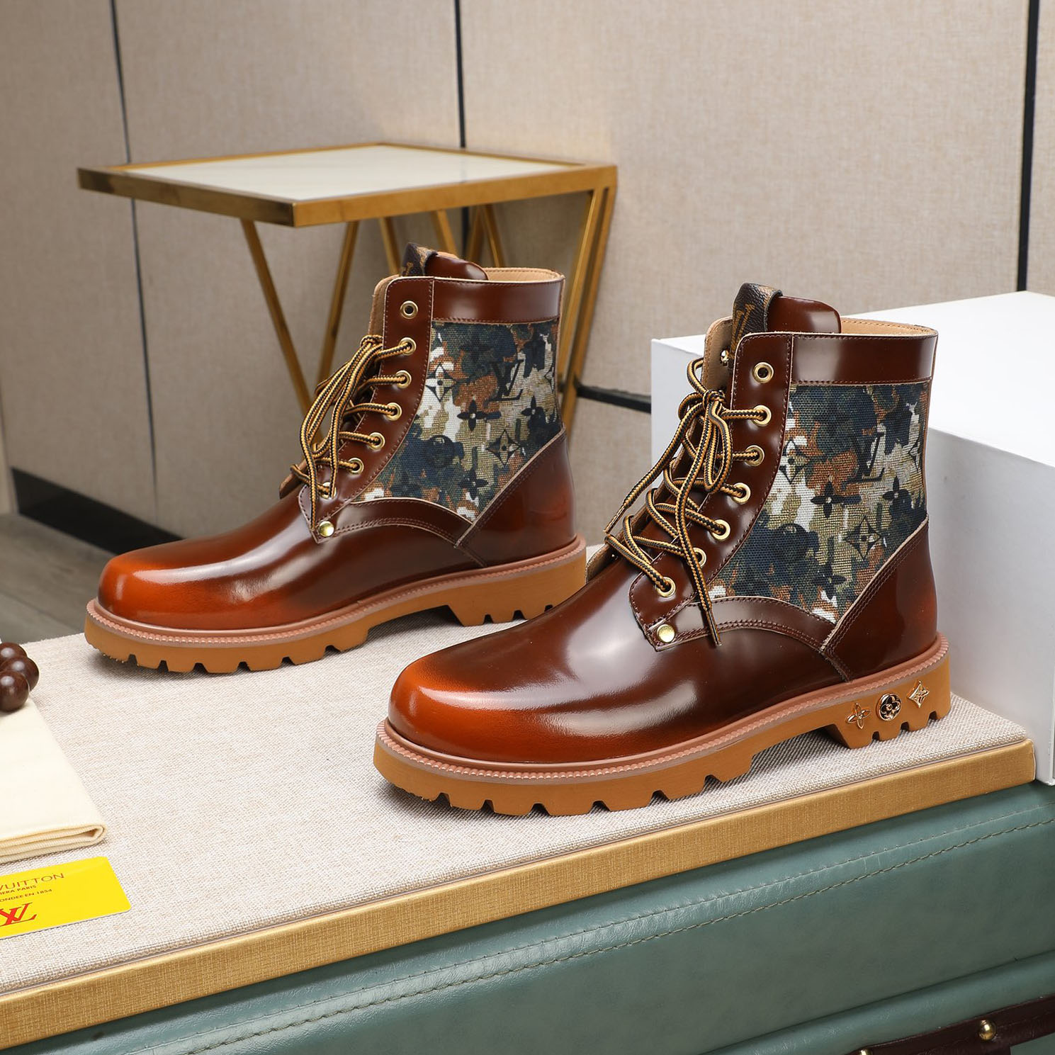 LV Men's High-Top Casual Leather Shoes FNG112728