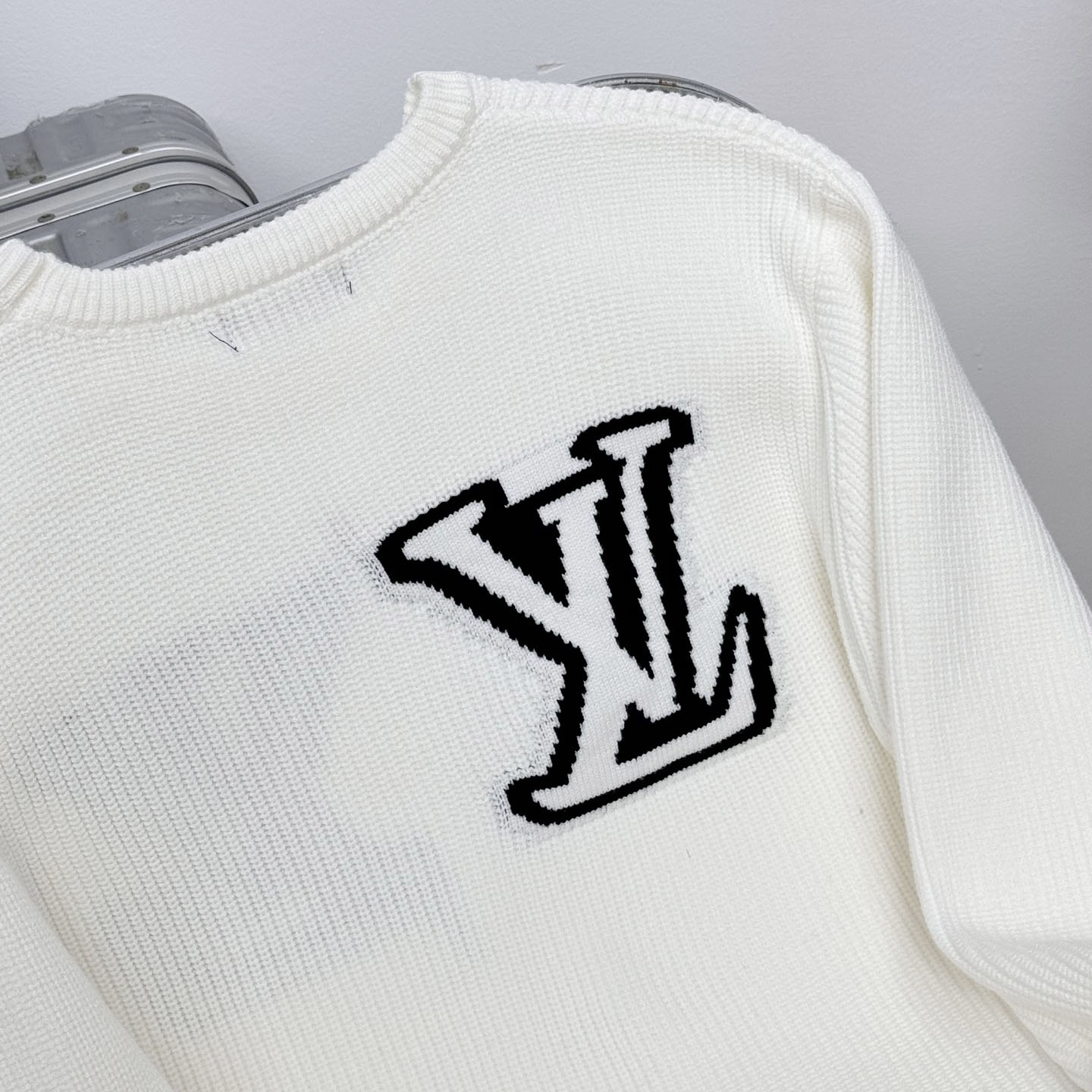 LV Classic White Crew Neck Sweater FNG112709