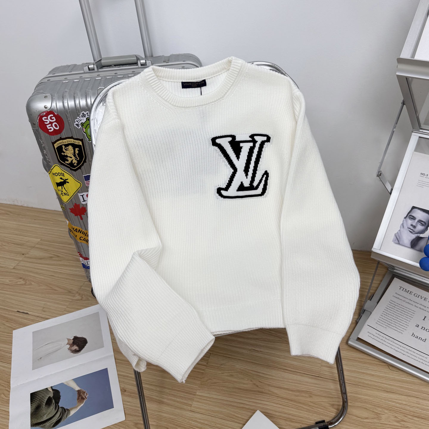 LV Classic White Crew Neck Sweater FNG112709