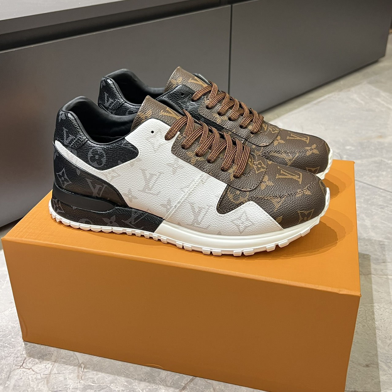 LV Men's Classic Sneakers FNG120214