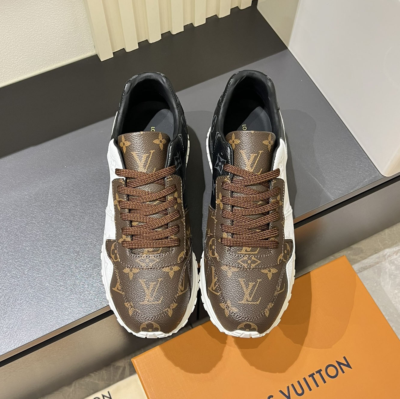 LV Men's Classic Sneakers FNG120214