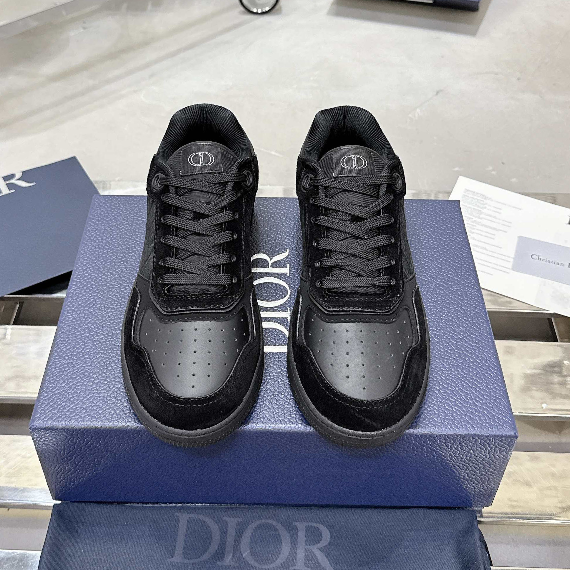 CD B27 Classic Suede Low-Top Sneakers FNG120202