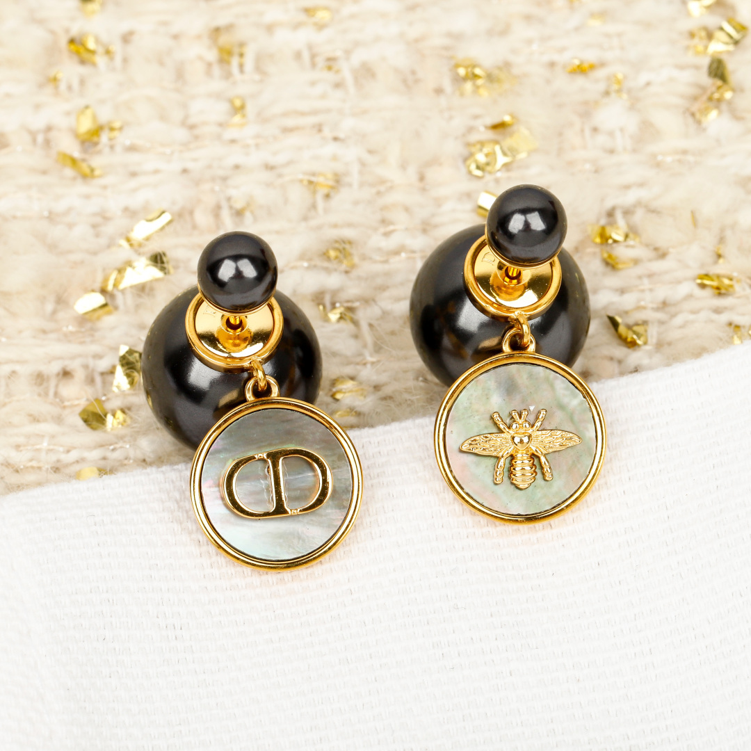 CD Women's Pearl Earrings FNG122403