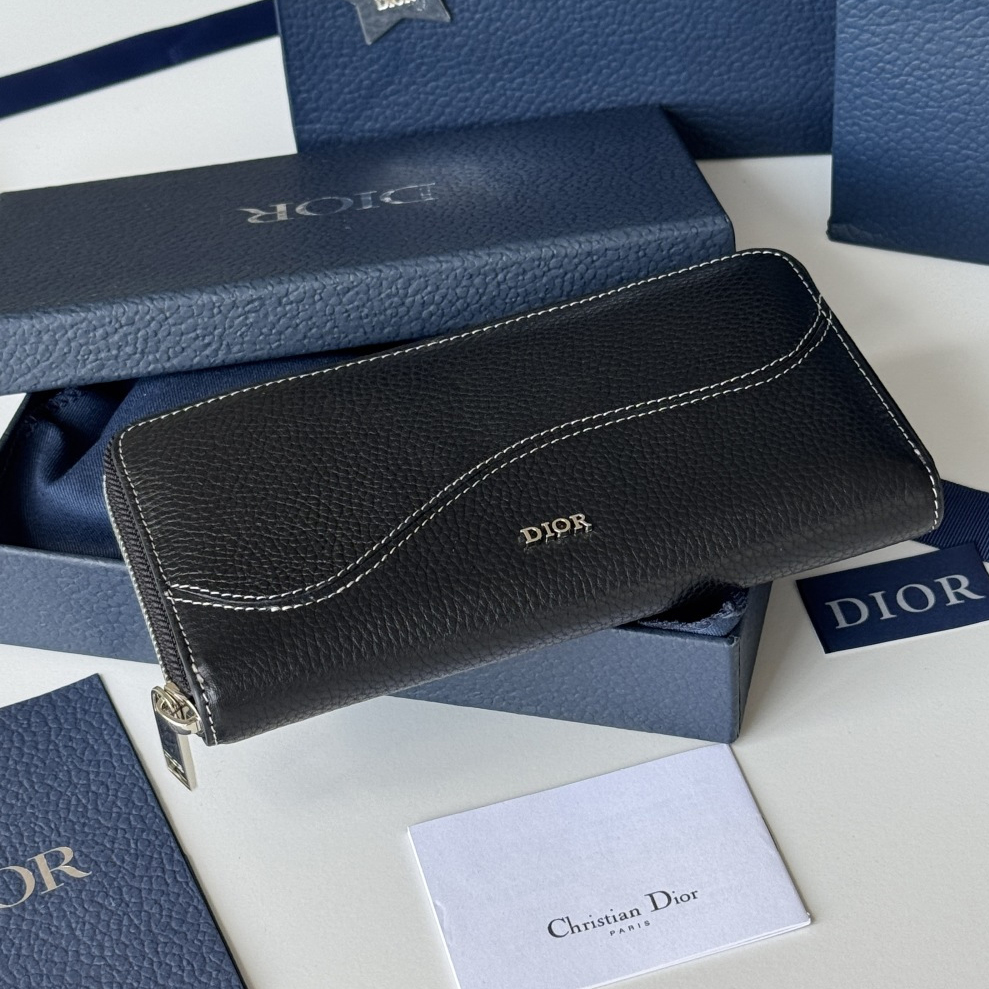 CD Men's Classic Zipper Wallet FNG122612