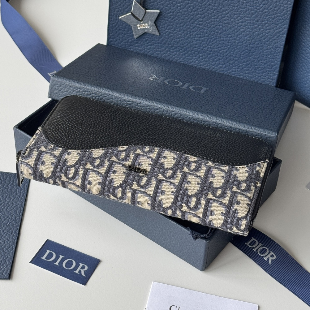 CD Men's Classic Long Zipper Wallet FNG122613