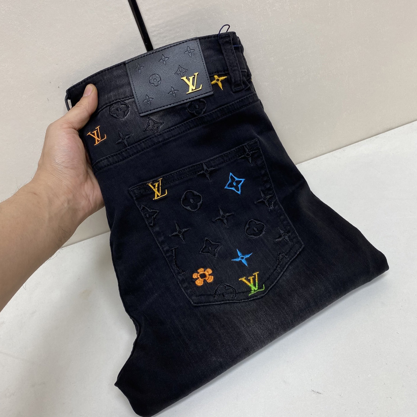 LV Men's Fashion Jeans BNL010424