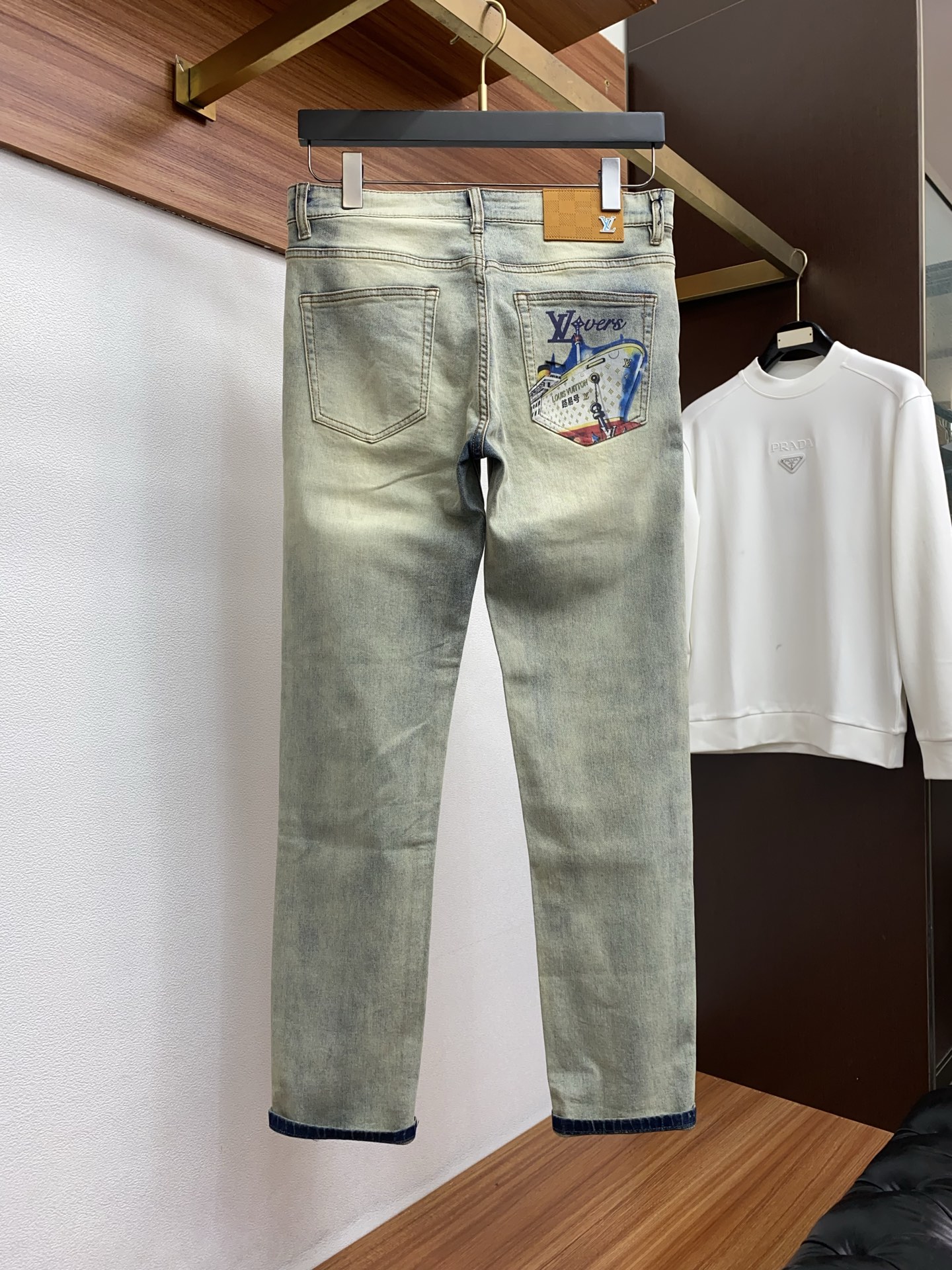 LV Men's Fashion Jeans BNL010417