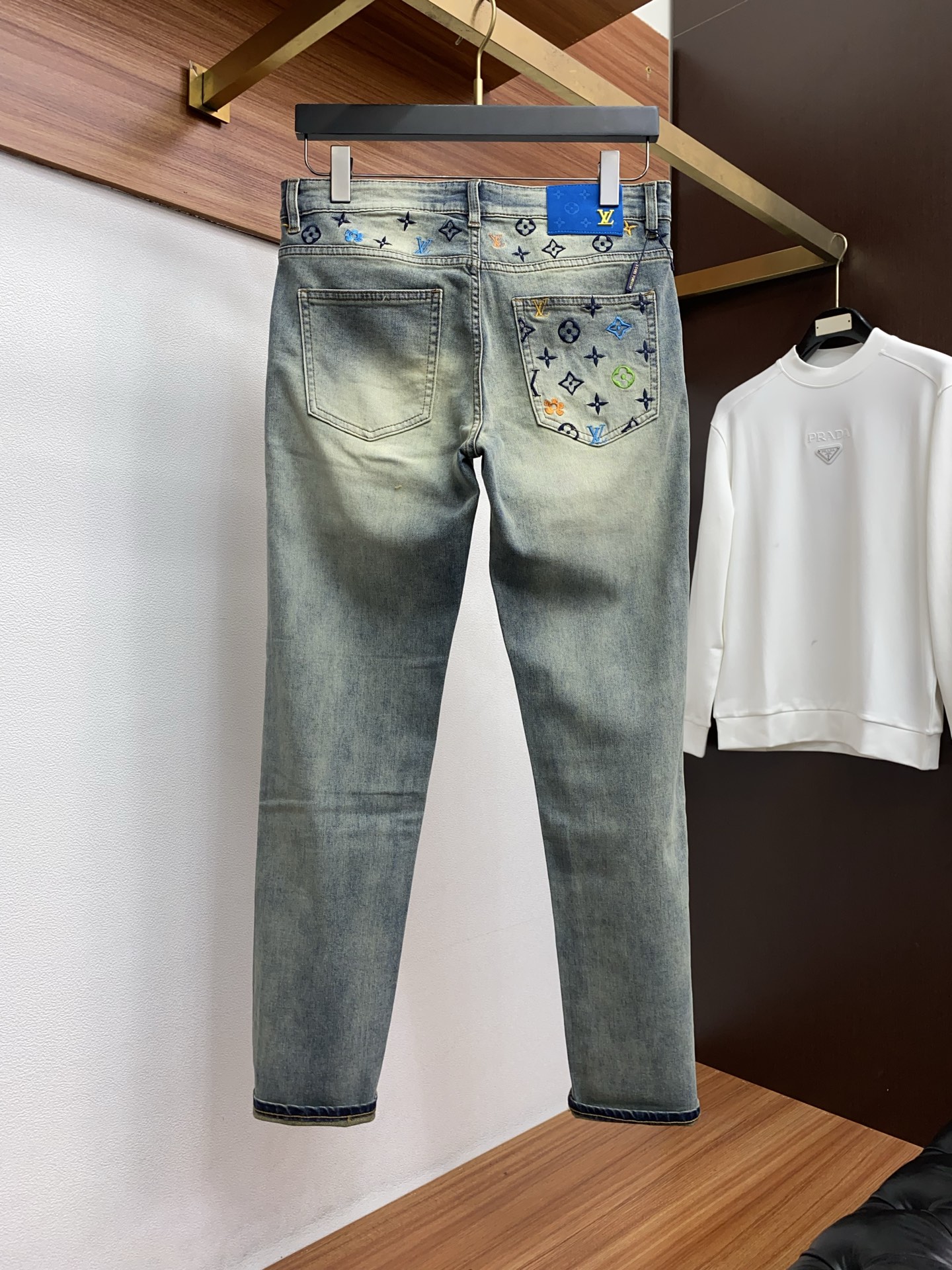 LV Men's Fashion Jeans BNL010411