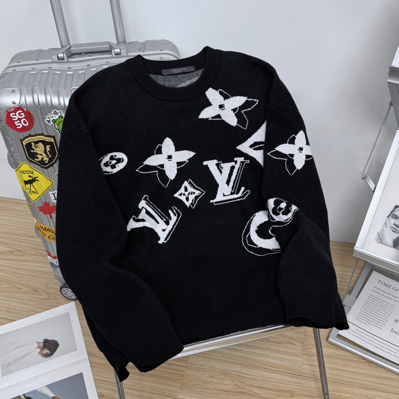 LV Fashionable Crew Neck Sweater BNL010649
