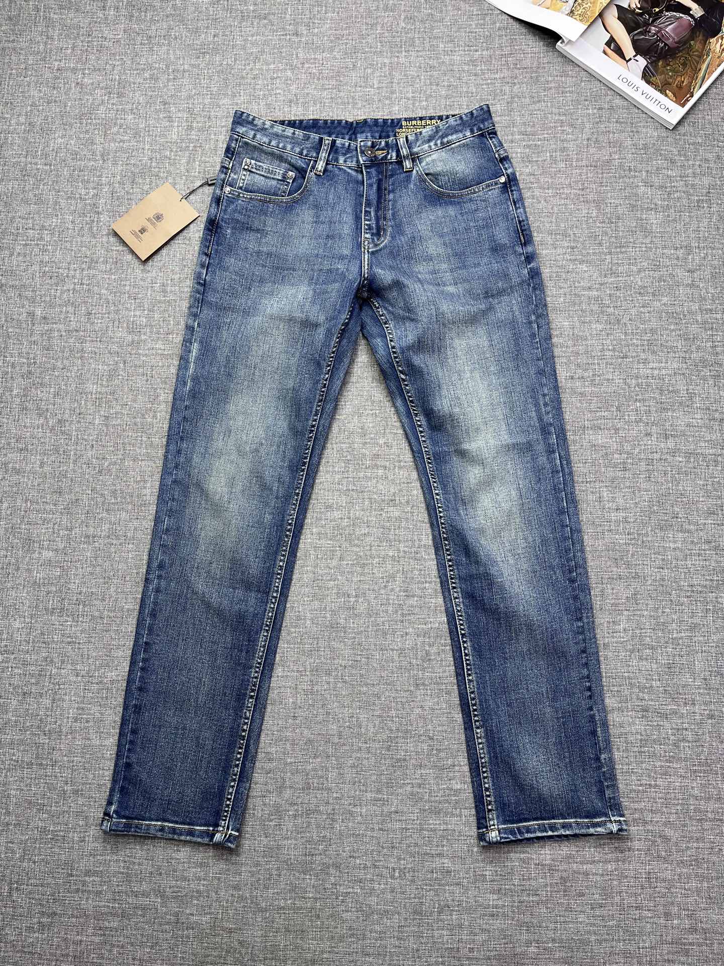 Bur Men's Classic Horse Logo Jeans BNL010638