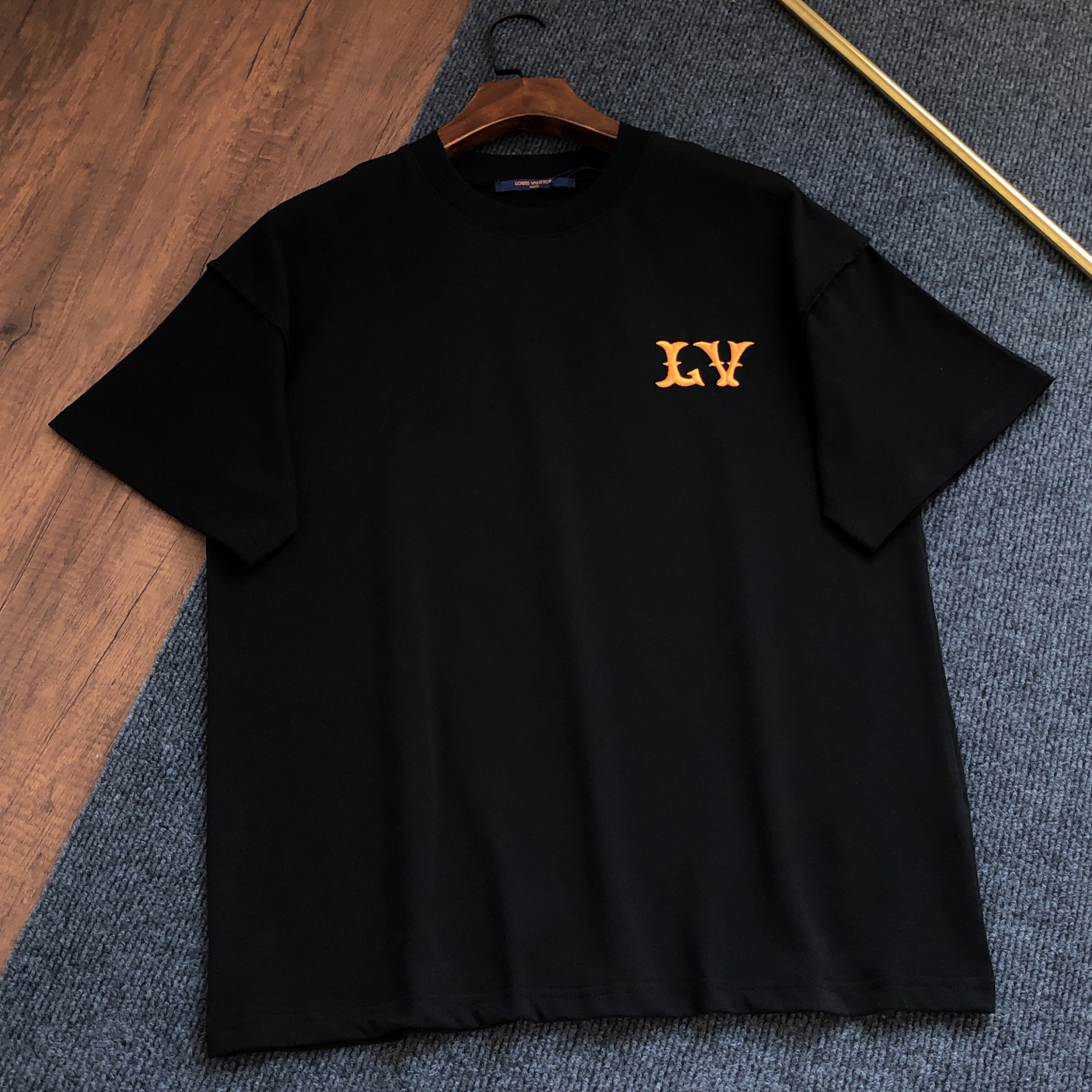 LV Men's Crew Neck Short-Sleeve T-Shirt with Embroidered Logo BNL010703