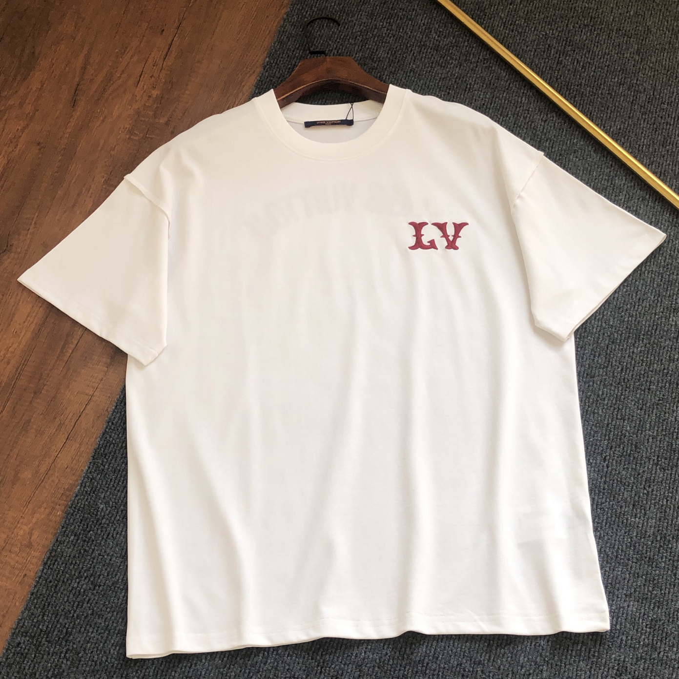 LV Men's Crew Neck Short-Sleeve T-Shirt with Embroidered Logo BNL010703