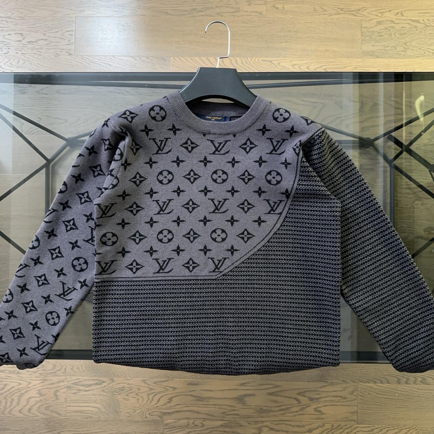 LV Men's Fashion Crew Neck Sweater BNL010705