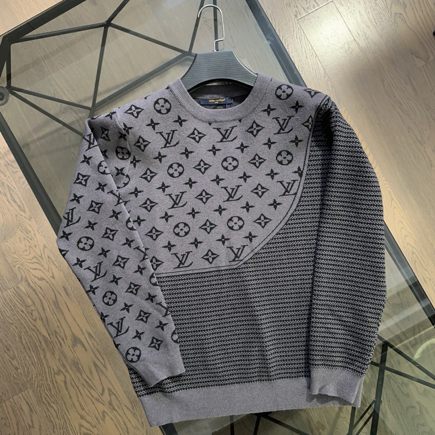 LV Men's Fashion Crew Neck Sweater BNL010705