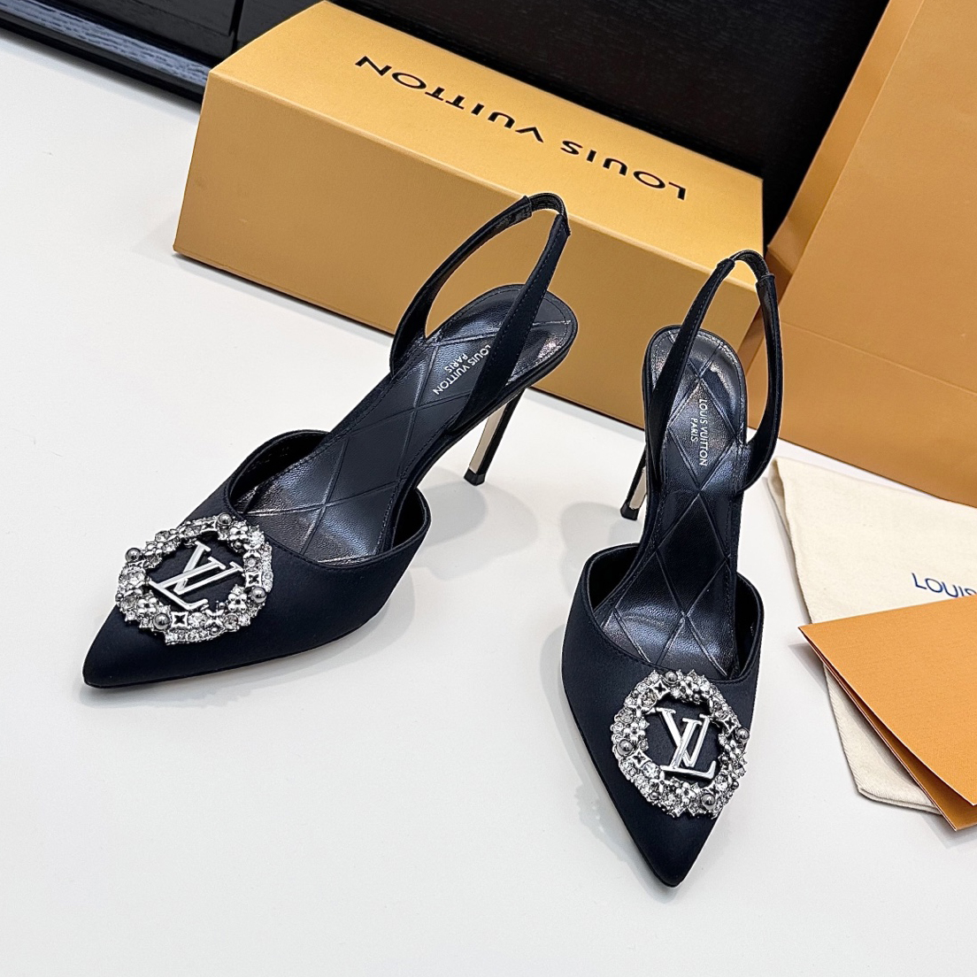 LTT Pearl And Diamond Buckle Pointed High Heels BNL01602