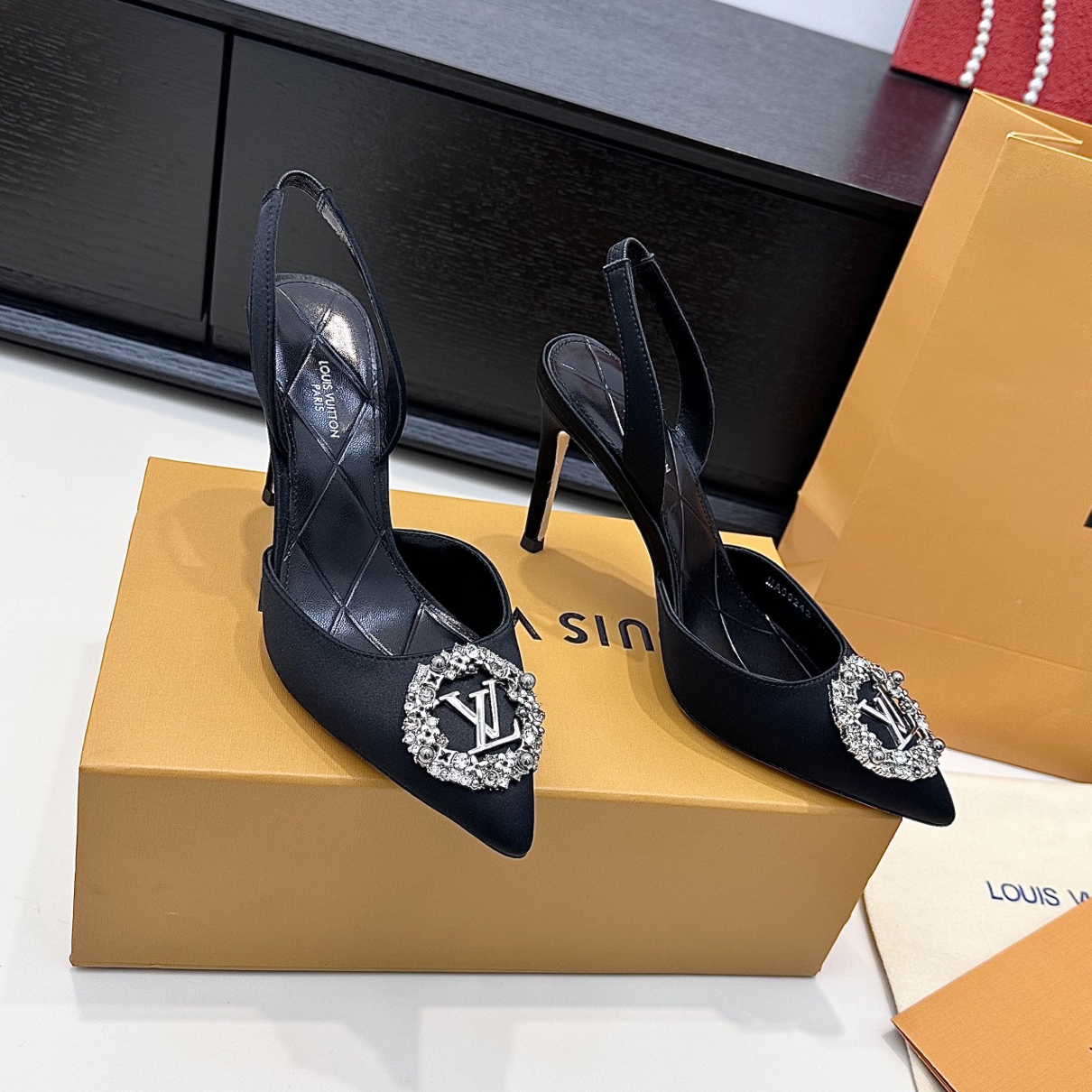 LTT Pearl And Diamond Buckle Pointed High Heels BNL01602