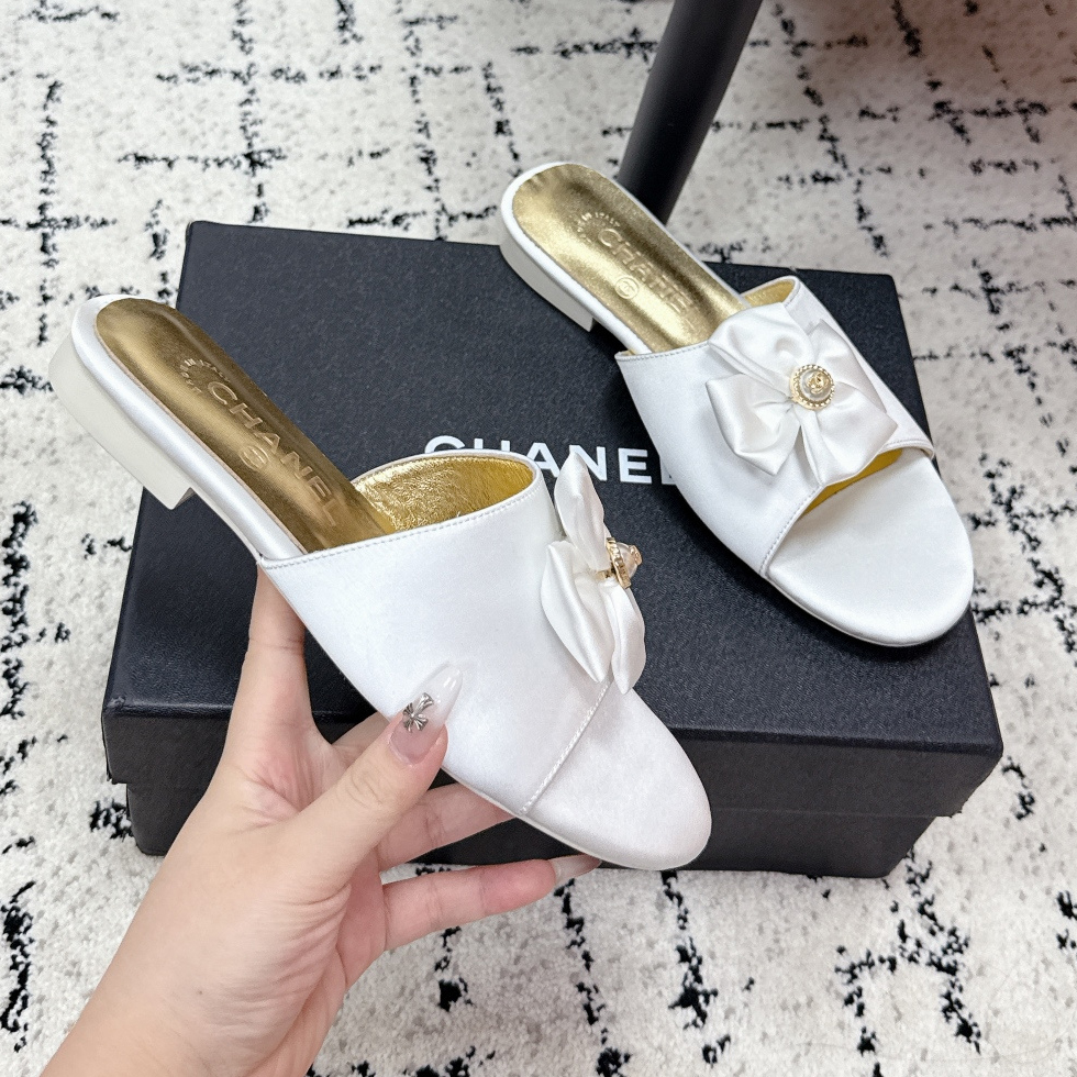 CH 26 New Camellia Sandals BNL01609