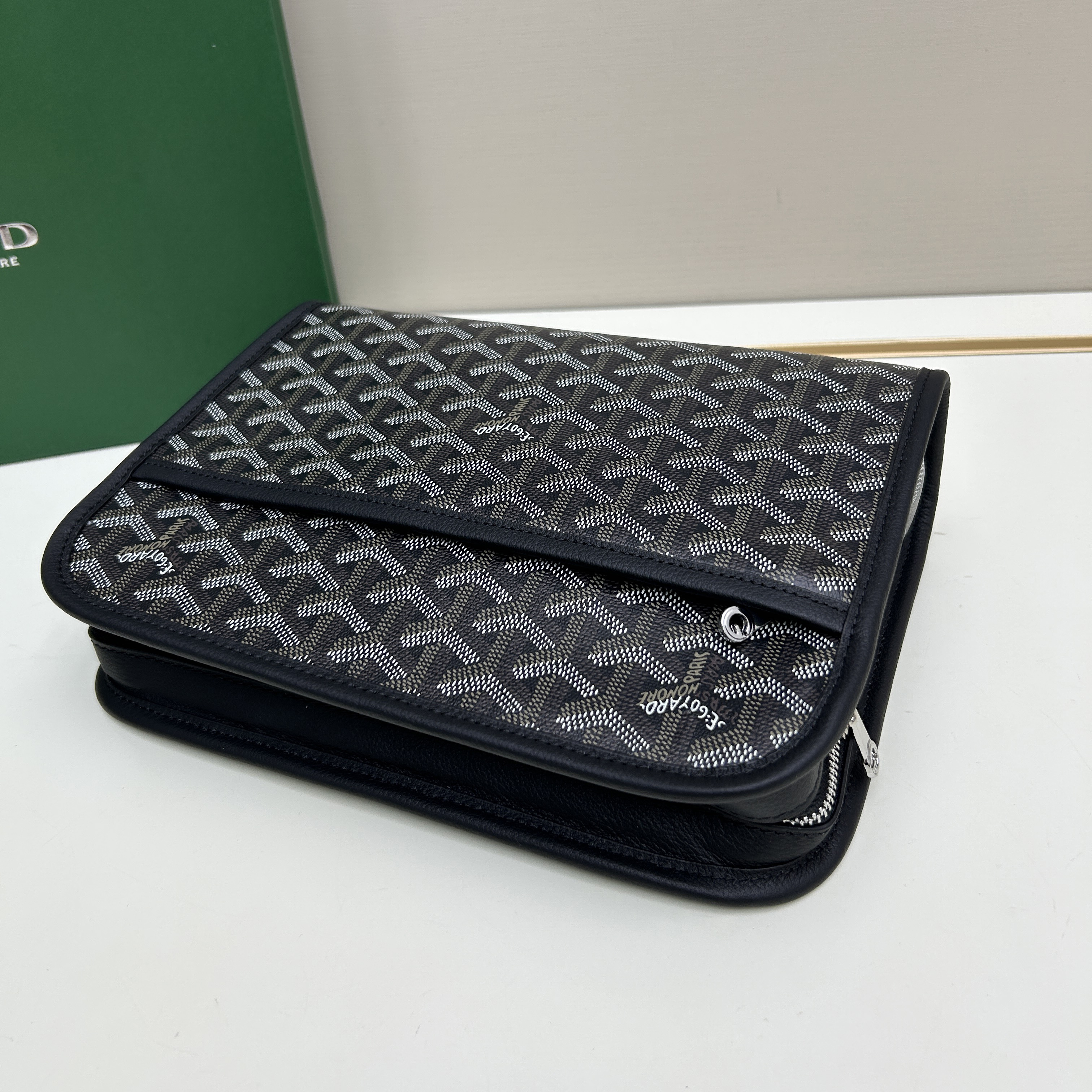 GY Classic Clutch Bag - Medium BNL01805