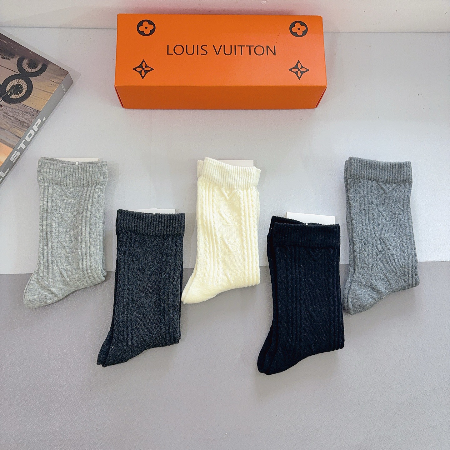 LTT  Men's Simple Long Socks BNL012049