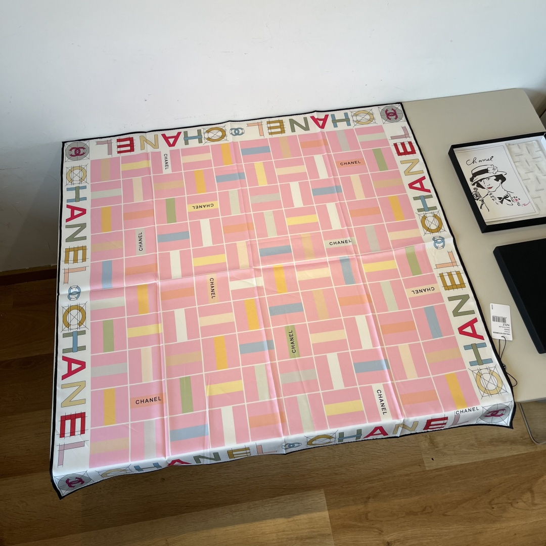 CH Fashion Checkered Scarf BNL012107