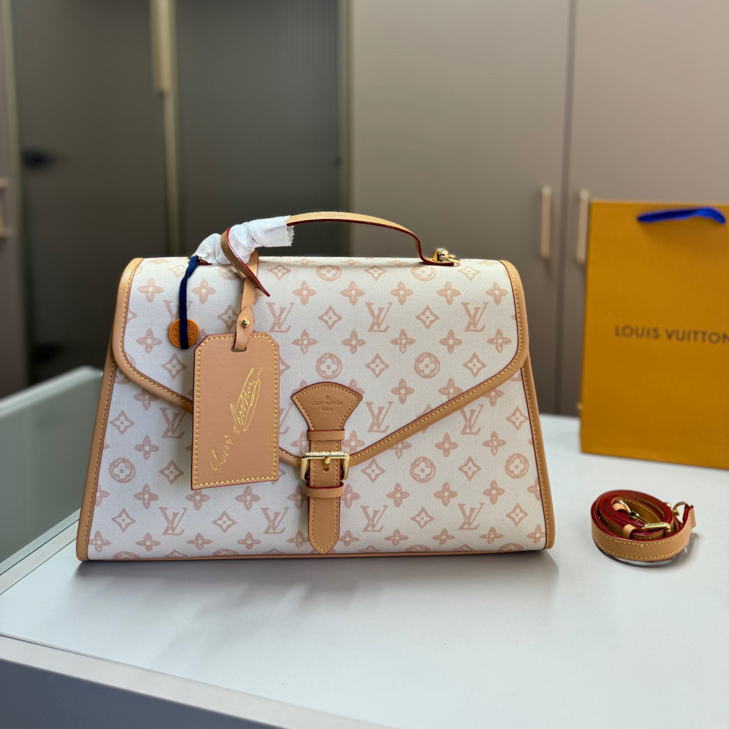 LTT 26New Canvas Tote BNL012405