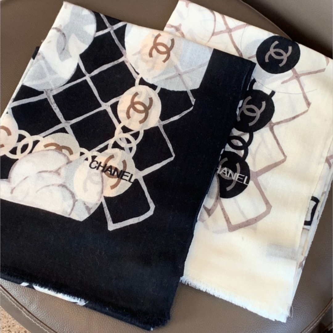 CH Checkered Camellia Cashmere Scarf YVTS012703