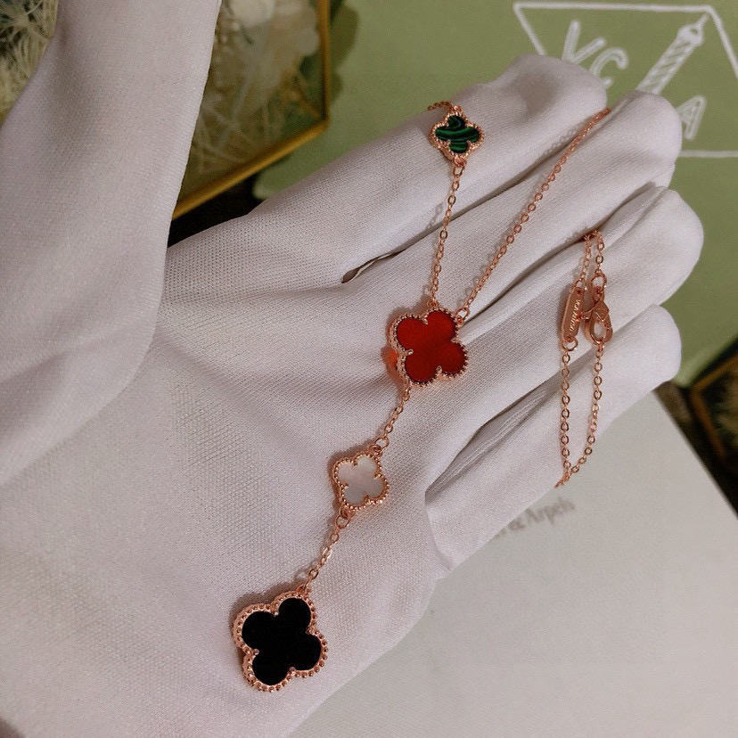 Van C Mixed-Size Clover Necklace BNL013108