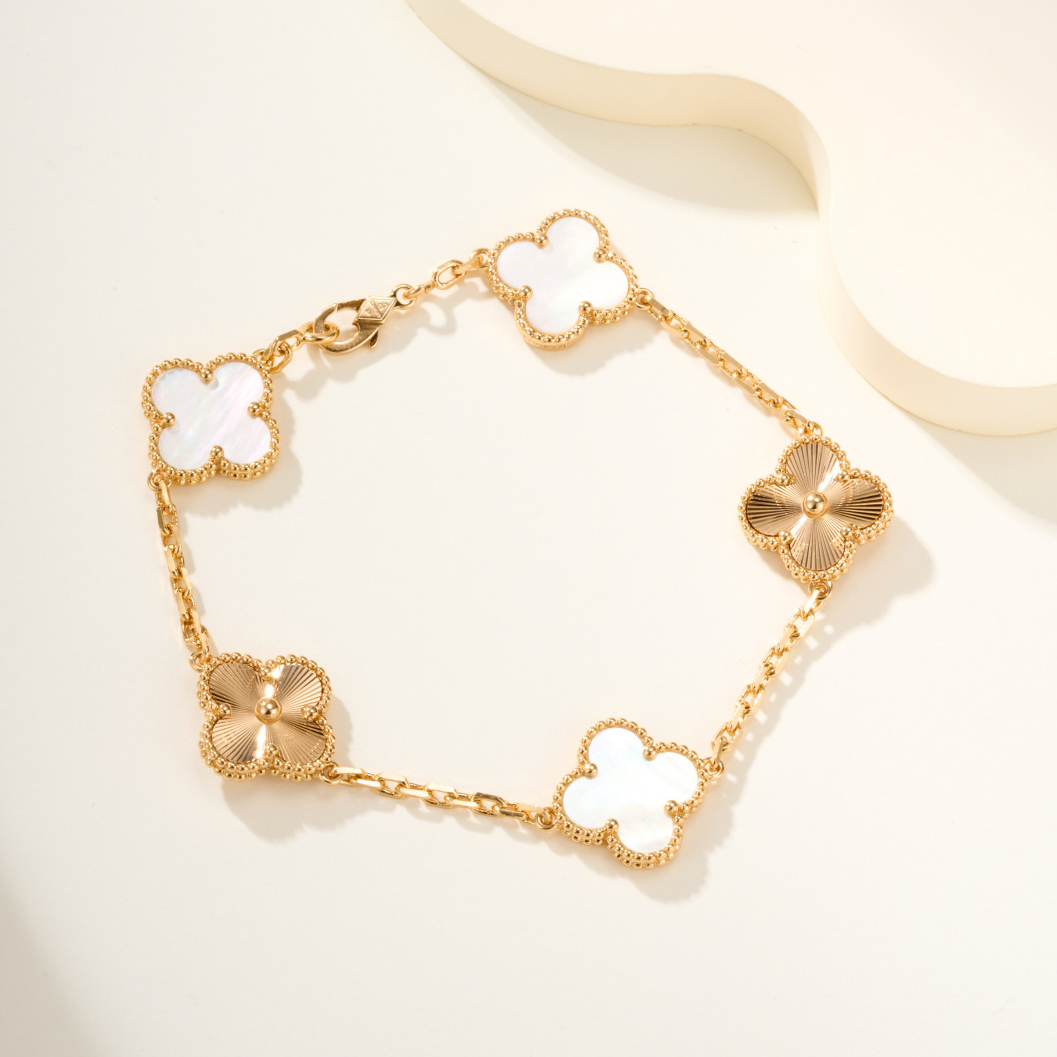 Van C Classic Women's Bracelet BNL013109