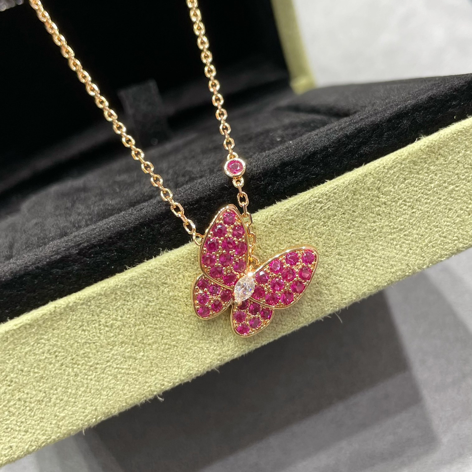 Van C Pink Diamond Butterfly Necklace BNL013106