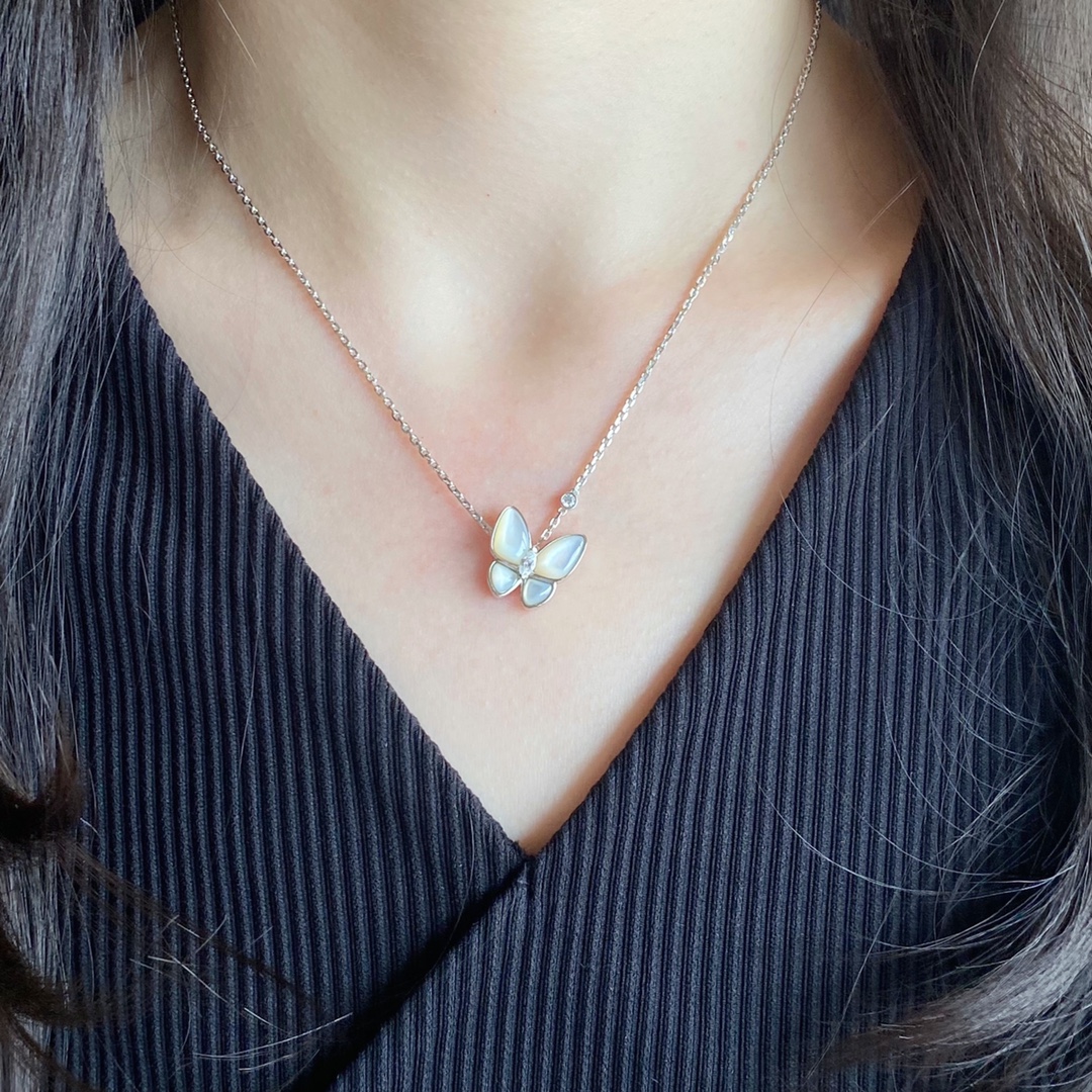 Van C Butterfly Mother-of-Pearl Necklace BNL013102