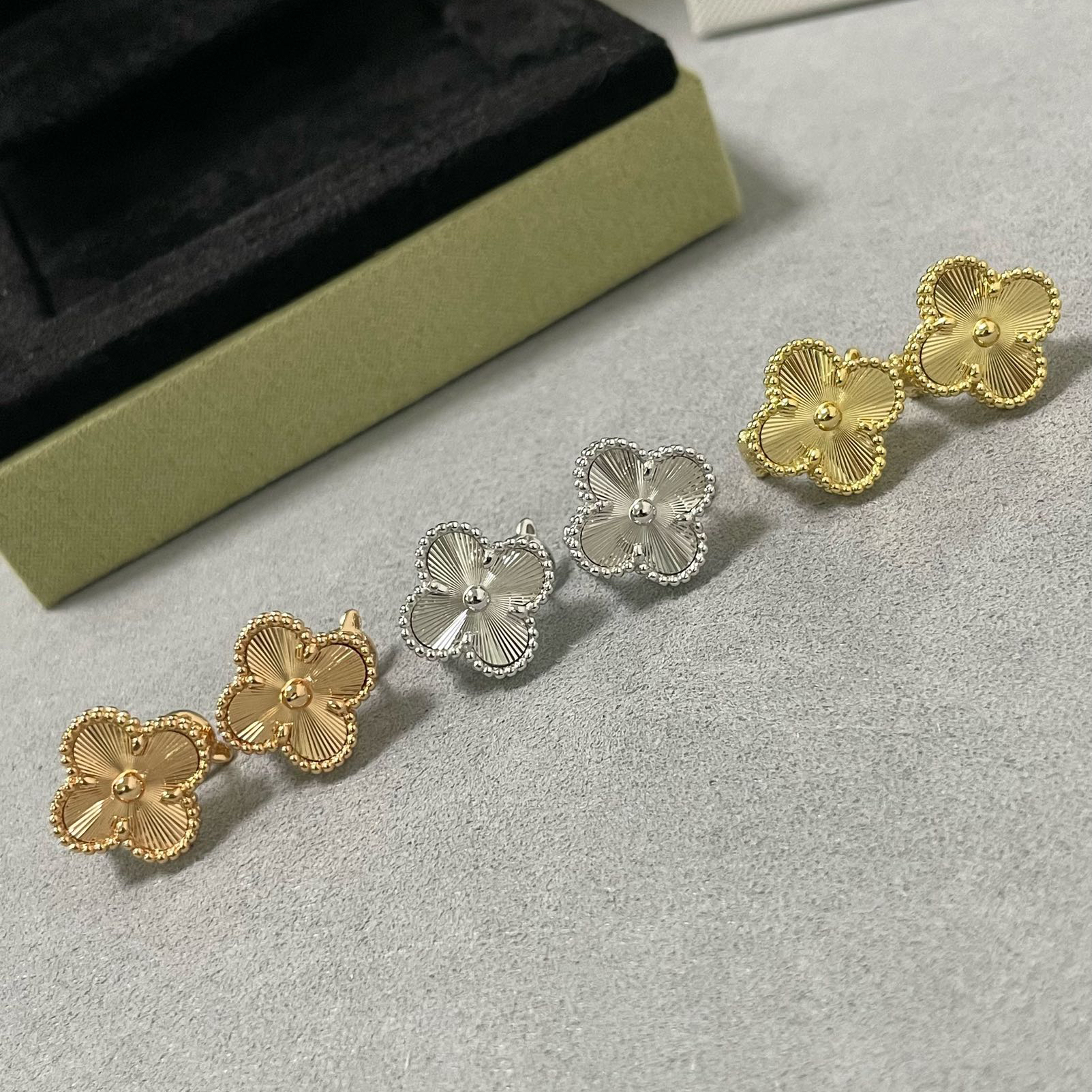 Van C Classic Clover Earrings BNL013110