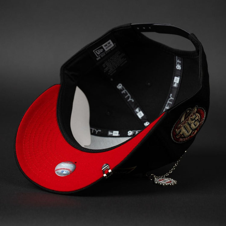 NEW ERA EXCLUSIVE 9FIFTY BLACK TORONTO BLUEJAYS SNAPBACK W/ 30TH SEASON SIDE PATCH