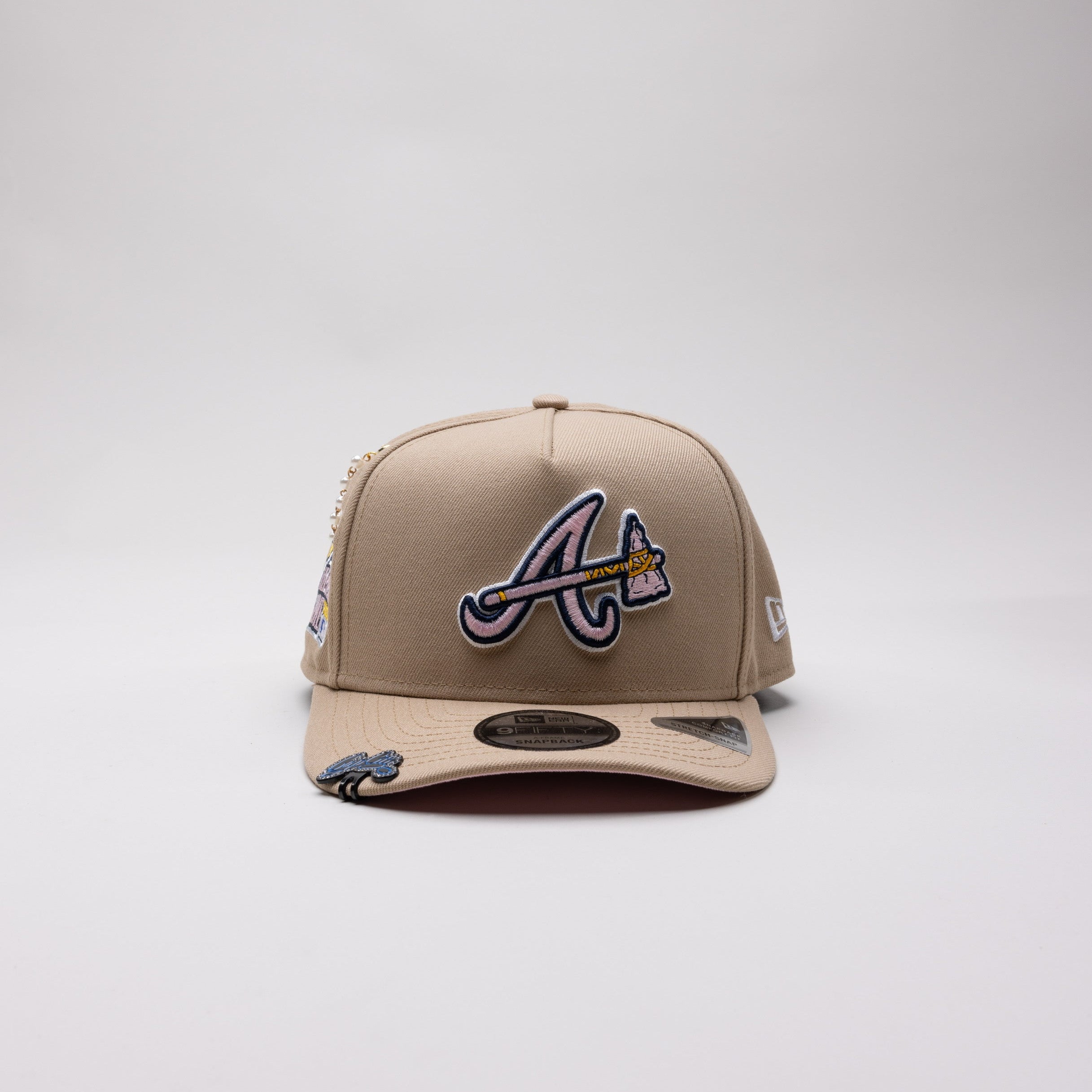 NEW ERA EXCLUSIVE 9FIFTY A-FRAME LIGHT KHAKI ATLANTA BRAVES SNAPBACK W/ 2000 ALL STAR GAME SIDE PATCH