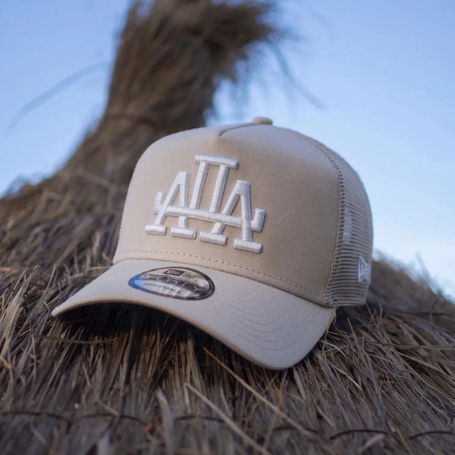 NEW ERA 9FORTY A-FRAME LOS ANGELES DODGERS MIRROR LOGO STONE / GREY UV TRUCKER