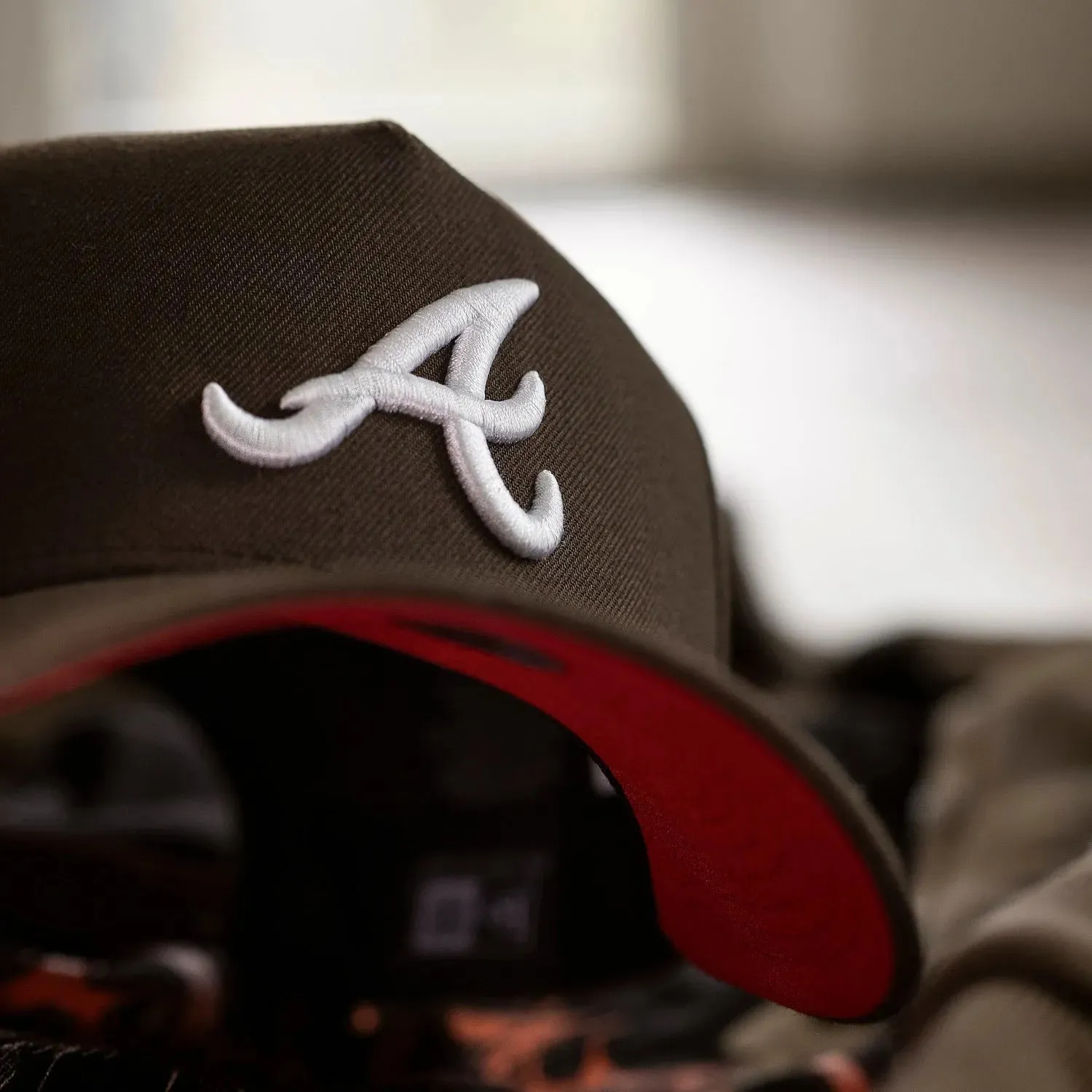 NEW ERA 9FORTY A-FRAME MLB ATLANTA BRAVES WORLD SERIES 1995 WALNUT / SCARLET UV CAP