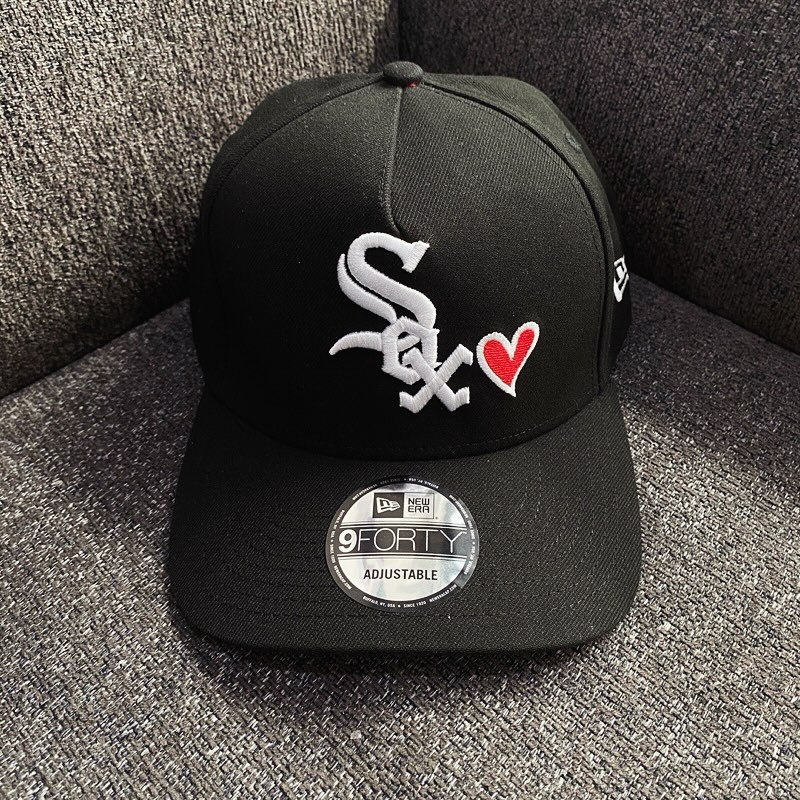 NEW ERA CHICAGO SOX LOVE 9FORTY ADJUSTABLE BLACK SNAPBACK
