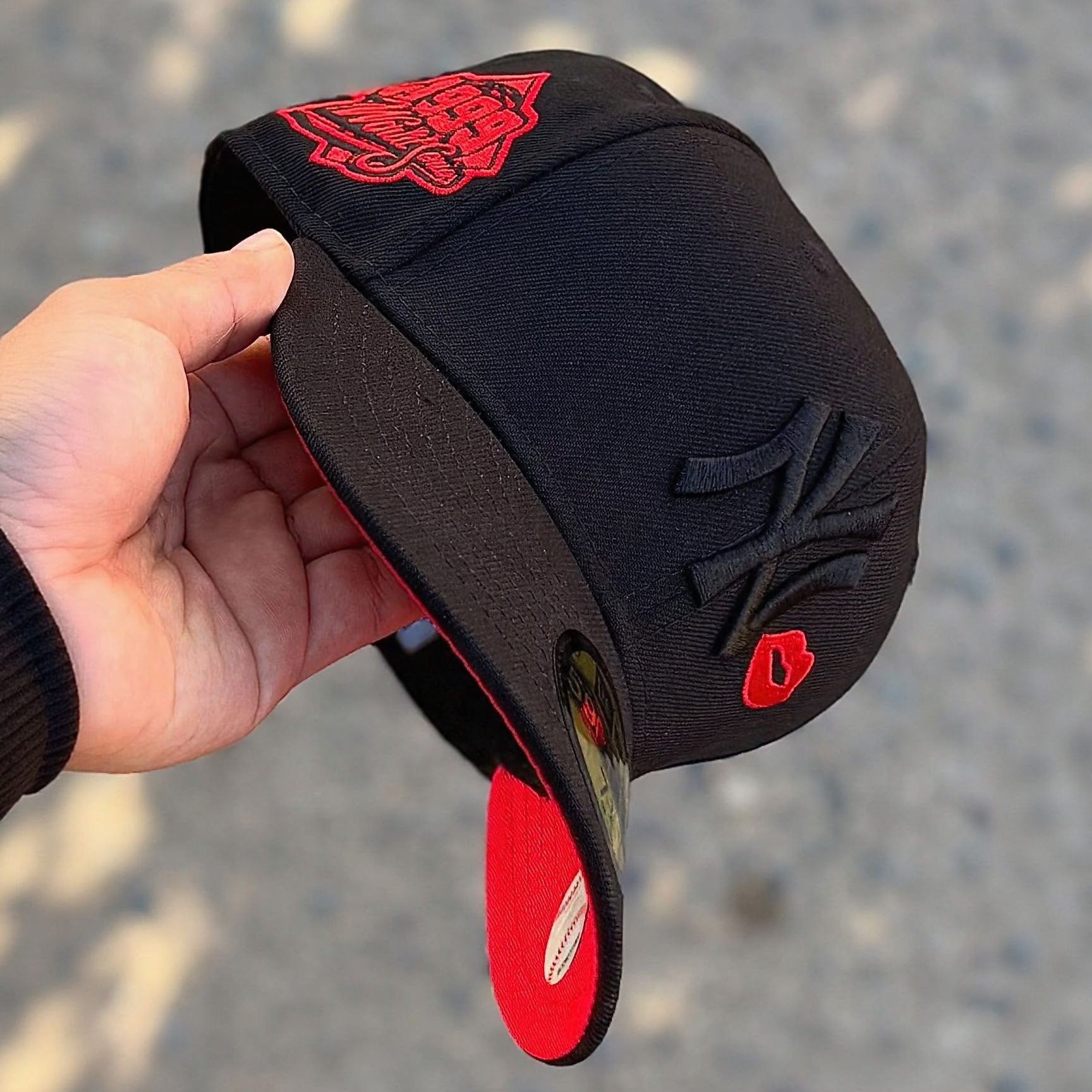 NEW ERA RED AND BLACK YANKEE EMBROIDERED CASUAL BASEBALL CAP