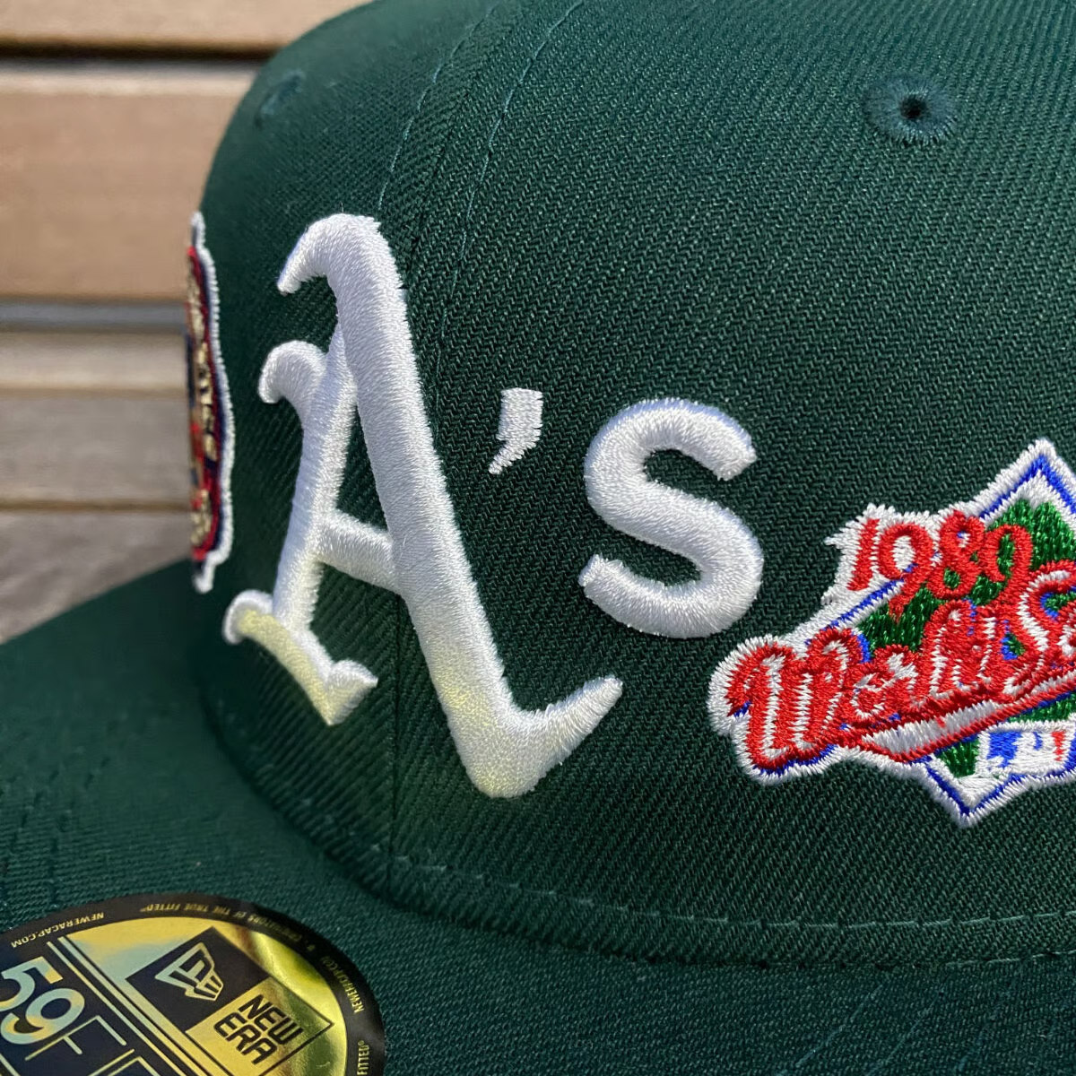 NEW ERA GREEN HISTORIC WORLD SERIES CHAMPIONS EMBROIDERED CASUAL BASEBALL CAP