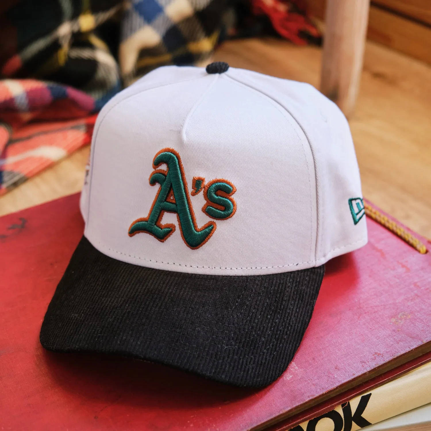 NEW ERA MLB ATHLETICS EMBROIDERED CONTRAST COLOR BASEBALL CAP