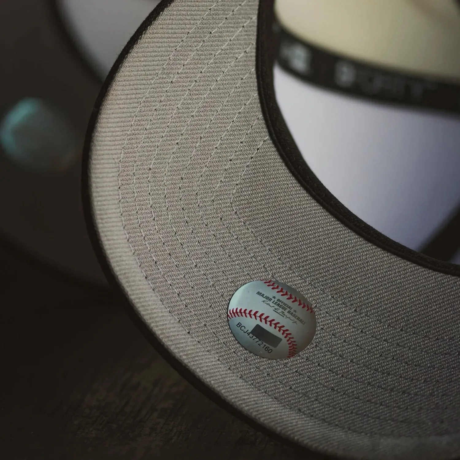 NEW ERA 9FORTY A-FRAME NEW YORK YANKEES WORLD SERIES 1999 TWO TONE / GREY UV SNAPBACK