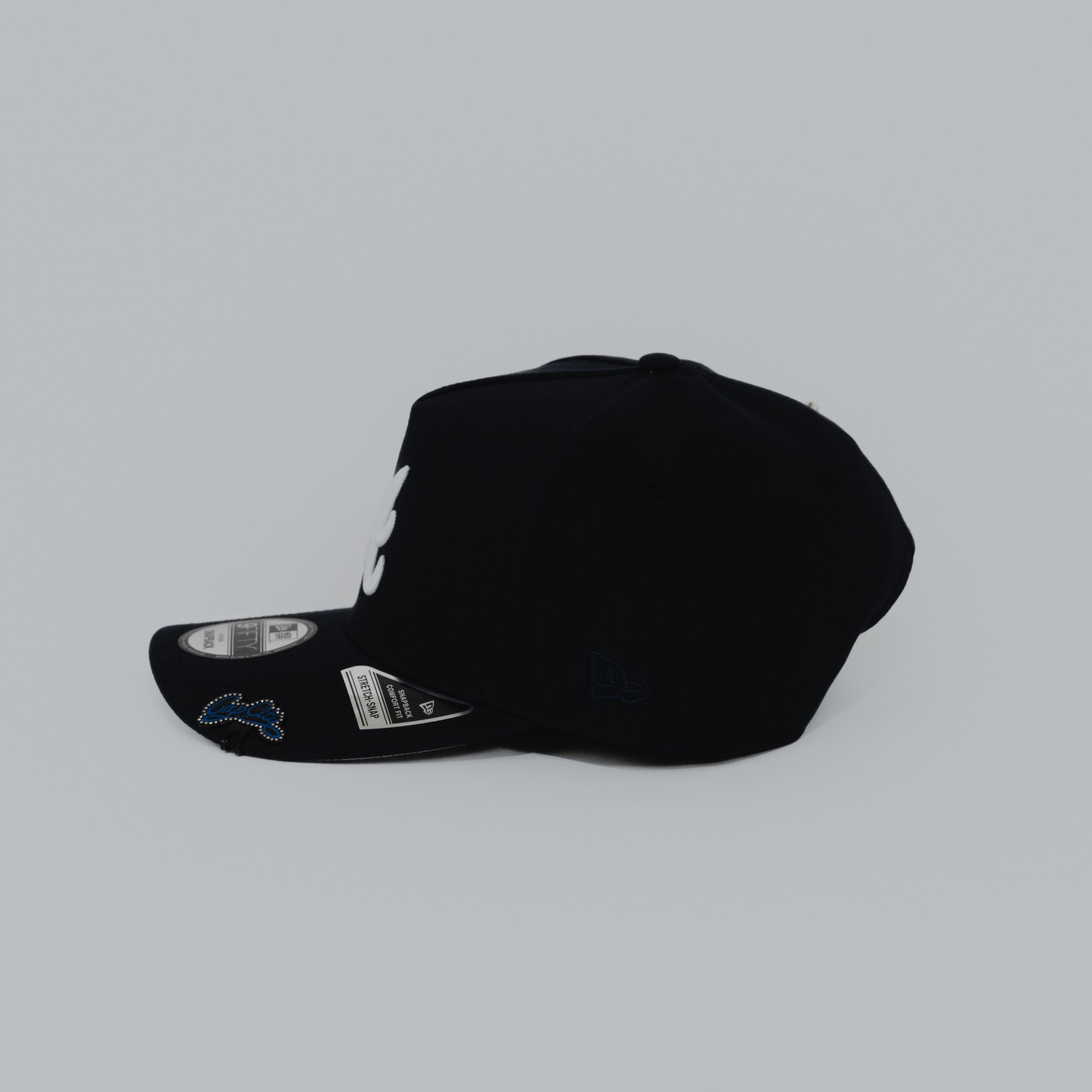 NEW ERA EXCLUSIVE 9FIFTY A-FRAME NAVY ATLANTA BRAVES SNAPBACK W/ 1997 WORLD SERIES SIDE PATCH