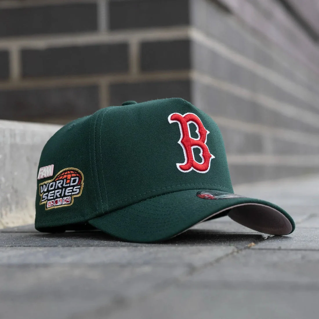 NEW ERA 9FORTY A-FRAME MLB BOSTON RED SOX WORLD SERIES 2004 DARK GREEN / PINK UV SNAPBACK CAP HAT MLB