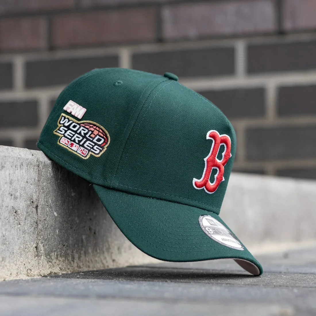 NEW ERA 9FORTY A-FRAME MLB BOSTON RED SOX WORLD SERIES 2004 DARK GREEN / PINK UV SNAPBACK CAP HAT MLB