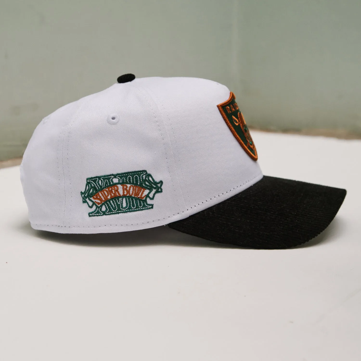 NEW ERA 9FORTY A-FRAME NFL LAS VEGAS RAIDERS SUPER BOWL XVIII TWO TONE / GREY UV SNAPBACK CAP